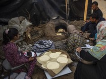 Krisis Gas, Warga Gaza Masak dengan Tungku dan Kayu Bakar