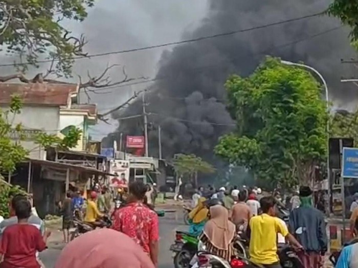 Ledakan di Bangkalan memicu kebakaran hebat