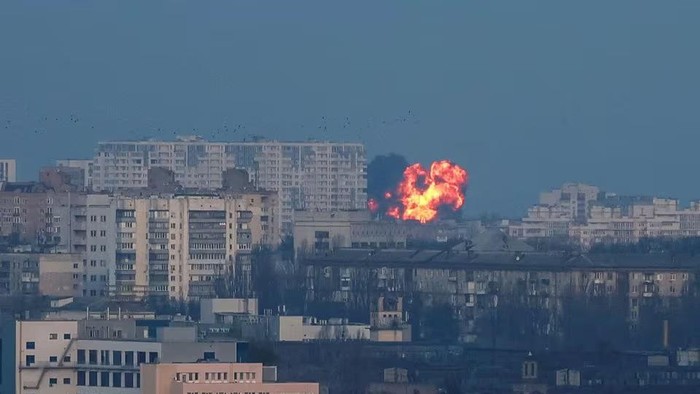 An explosion of a missile is seen during a Russian missile and drone strike, amid Russias attack on Ukraine, in Kyiv, Ukraine December 29, 2023. REUTERS/Gleb Garanich Acquire Licensing Rights