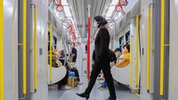 Simulasi tanggap darurat ini merupakan bagian dari komitmen LRT Jakarta untuk memastikan keamanan dan kesiapan dalam menghadapi situasi darurat. 