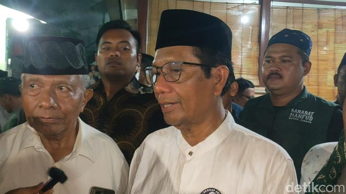 Mahfud Md menginap di Ponpes Jember