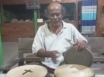 Tak Lelah Mbah Yanuri Blora Bertahan Agar Kentrung Tak Punah