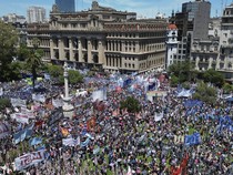 Memanas! Warga Argentina Protes Kebijakan Ekonomi Presiden Baru