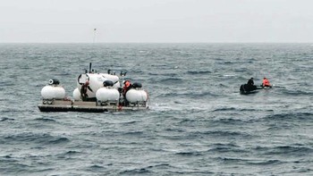 Penjaga Pantai AS menyatakan menemukan lima bagian kapal sekitar 487 meter dari haluan bangkai kapal Titanic. Kelima bagian yang ditemukan itu konsisten dengan hilangnya ruang tekanan. Action Aviation via AP