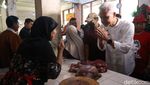 Momen Ganjar Mampir ke Pasar Kota Wonogiri