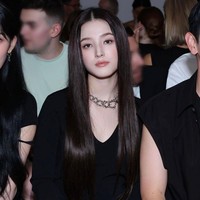 5. Nancy Jewel McDonie, Korea Selatan/Amerika Serikat Salah satu artis KPop yang sering memuncaki daftar wanita tercantik adalah Nancy. Nancy dikenal sebagai idol yang pernah tergabung dalam grup Momoland. Foto: Instagram/@nancyjewel_mcdonie_