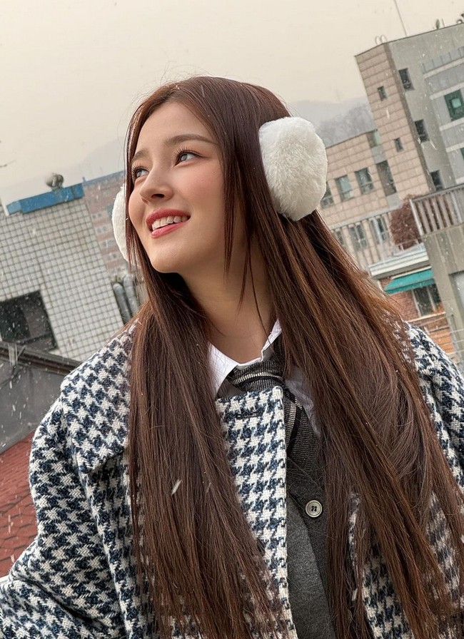 Wanita 23 tahun ini sudah bernyanyi dan menari sejak kecil. Dia berpartisipasi dalam acara ‘Korea’s Got Talent’ pada usia 11 tahun. Kala itu dia jadi bagian dari grup hip-hop Cutie Pie. Foto: Instagram/@nancyjewel_mcdonie_