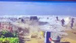 Air Pasang Menyapu Pantai Ventura di California