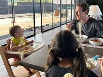Rayakan Natal Bareng Anak, Mark Zuckerberg Sajikan Mie Sederhana