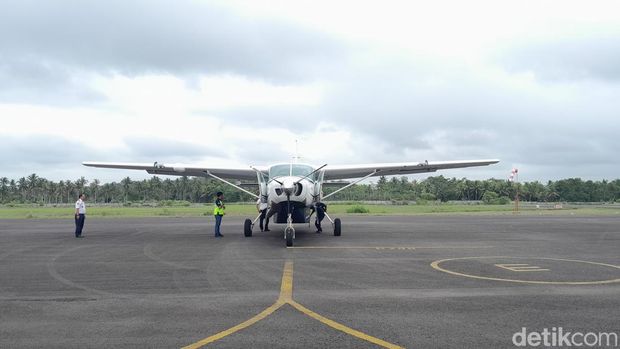 Pesawat di Bandara Nusawiru Pangandaran