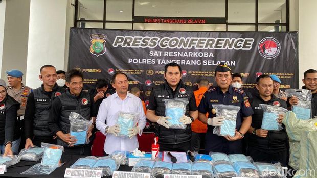 Polres Tangsel dan Bea Cukai menggagalkan peredaran 27 kilogram ganja asal Aceh.