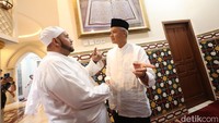 Ganjar mengatakan selama 10 tahun menjabat sebagai Gubernur Jawa Tengah, Jateng bersholawat terus diterapkan. 