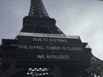 Potret Menara Eiffel Ditutup yang Bikin Wisatawan Kecewa