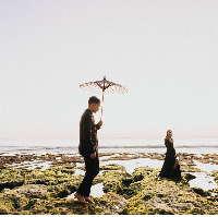 Adinda Thomas dan Raka Akmal menikah pada 8 Oktober 2023. Inilah foto prewedding indah mereka nuansa outdoor yang dilakukan di Bali. Foto: Instagram