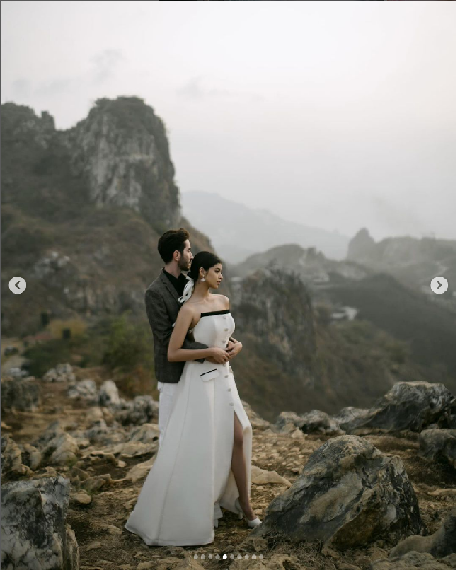 Siapa sangka foto prewedding indah pasangan Jharna Bhagwani dan Husein Nasimov ini dilakukan di Indonesia tepatnya di kawasan Ciwidey, Bandung, Jawa Barat. Foto: Instagram