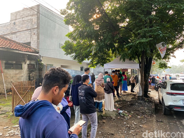 Roti Macan Roti Macan viral di Bandung, antrenya bisa 2,5 jam