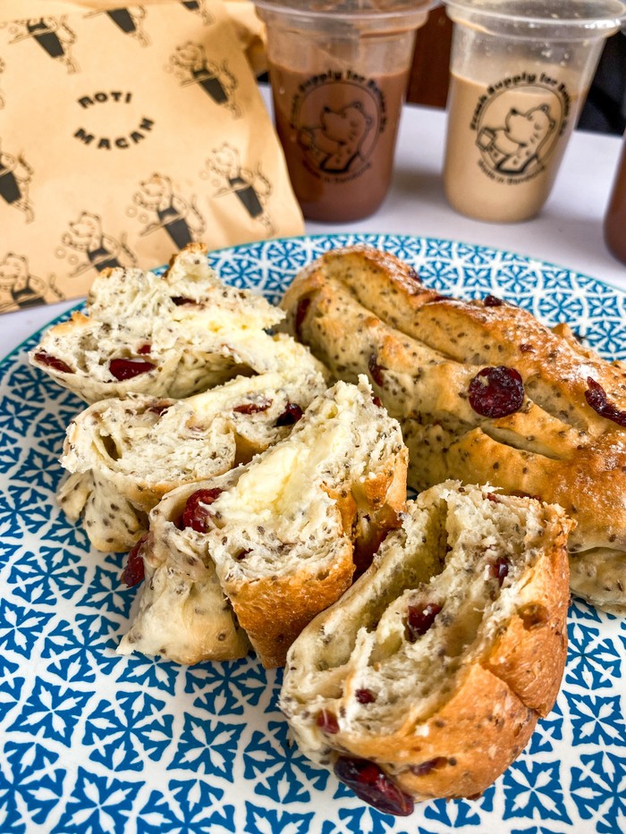 Viral! Roti Macan di Bandung Punya Sourdough Cranberry Cheese Enak