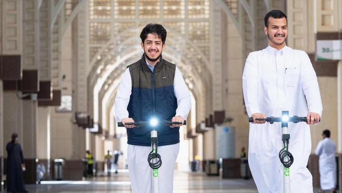 Skuter dan sepeda listrik diizinkan di Mekkah.