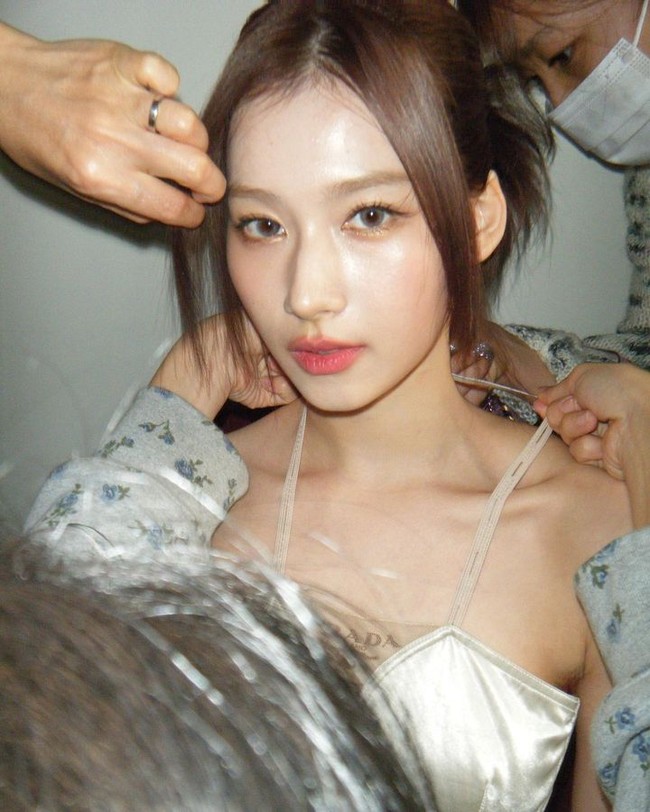 3. Sana MinatozakiSana TWICE telah lama dipuji sebagai idol KPop paling cantik. Tak heran jika penyanyi asal Jepang itu sering didaulat jadi model brand terkenal, mulai dari YSL hingga Graff.Foto: Instagram