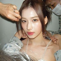 3. Sana MinatozakiSana TWICE telah lama dipuji sebagai idol KPop paling cantik. Tak heran jika penyanyi asal Jepang itu sering didaulat jadi model brand terkenal, mulai dari YSL hingga Graff.Foto: Instagram