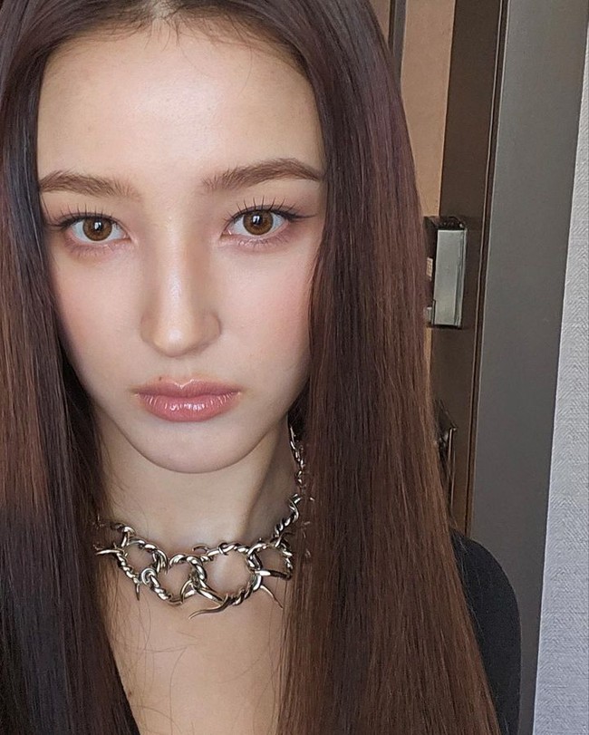 1. Nancy MomolandPeringkat Nancy dalam daftar wanita tercantik meningkat pesat hingga memuncaki daftar tahun ini. Nancy adalah idol KPop keturunan Korea-Amerika. Foto: Instagram