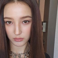 1. Nancy MomolandPeringkat Nancy dalam daftar wanita tercantik meningkat pesat hingga memuncaki daftar tahun ini. Nancy adalah idol KPop keturunan Korea-Amerika. Foto: Instagram