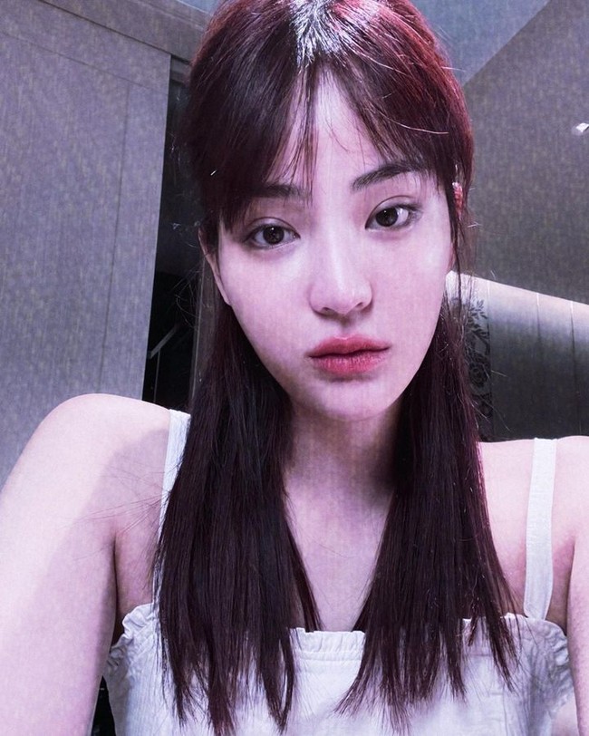 6. SitalaSitala adalah idola asal Thailand yang pernah debut di Korea Selatan di bawah label Grand Line Group. Sayangnya, ia sudah hengkang dari grup H1-KEY setelah lima bulan debut. Foto: Instagram