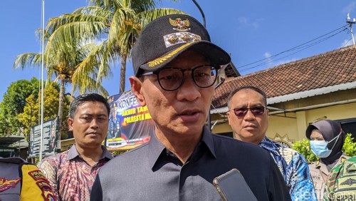 Wali Kota Mataram Mohan Roliskana.