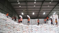 Direktur Utama Perusahaan Umum (Perum) Bulog Bayu Krisnamurthi memastikan stok beras Bulog aman untuk menghadapi periode Ramadhan dan Lebaran 2024.