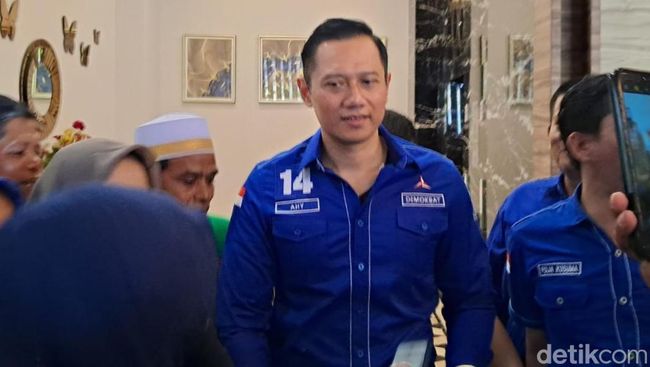 AHY saat melakukan safari politik di Bima, NTB.