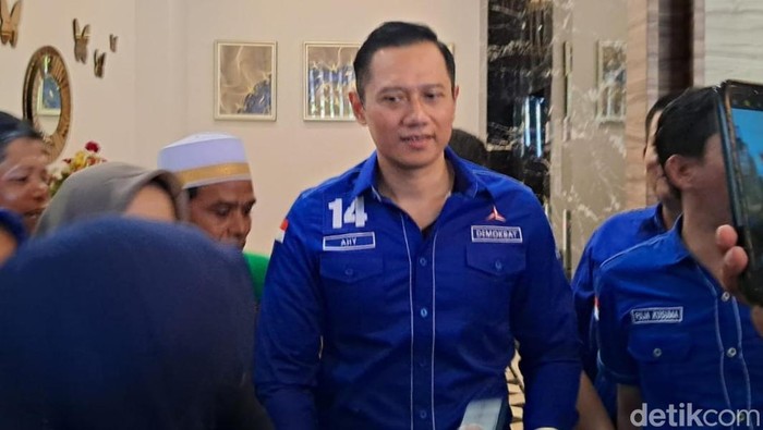 AHY saat melakukan safari politik di Bima, NTB.