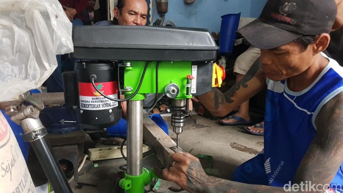 Anwar (Ketua_YKDM), Andri (Ketua Pustena, samping Anwar), dan Anggota Psutena