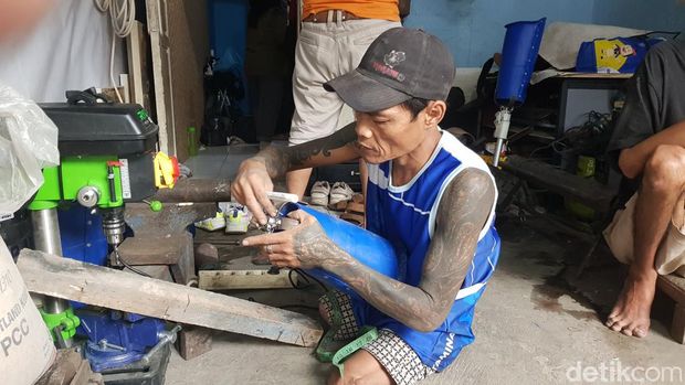 Anwar (Ketua_YKDM), Andri (Ketua Pustena, samping Anwar), dan Anggota Psutena