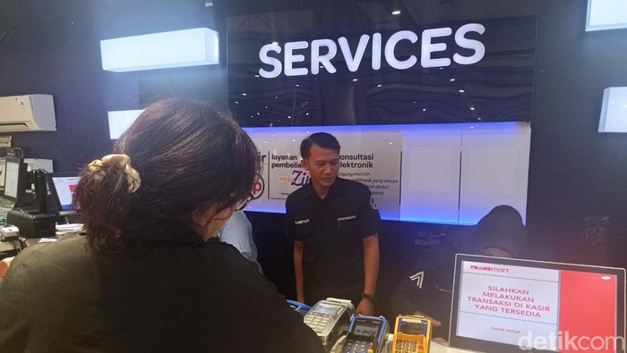 Beli AC dan Kulkas, Pengunjung Ini Hemat Rp 4 Jutaan di Transmart Full Day Sale