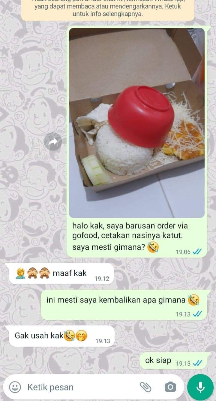 lucu!  Beli Ayam Geprek Melalui Ojol dan Dapatkan Bonus Mangkuk