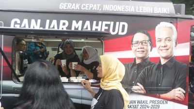 Caferavan Ganjar-Mahfud Bagi-bagi Kopi Gratis
