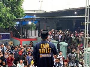 Rudianto Lallo Resmikan Posko Pemenangan di Makassar, 2002 Orang Makan Konro