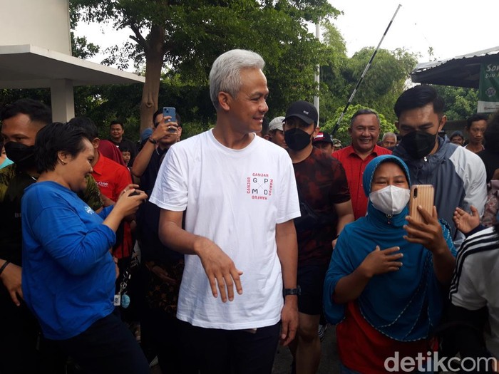 Capres Ganjar Pranowo blusukan di Pasar Kebon Agung, Kecamatan Ngemplak, Kabupaten Boyolali, Sabtu (30/12/2023) pagi.
