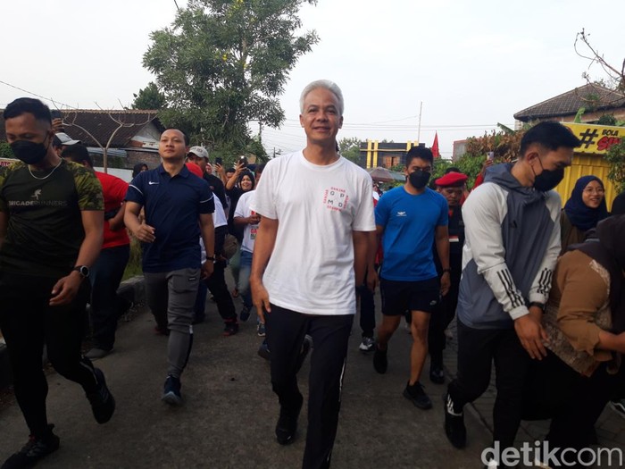 Capres Ganjar Pranowo blusukan di Pasar Kebon Agung, Kecamatan Ngemplak, Kabupaten Boyolali, Sabtu (30/12/2023) pagi.