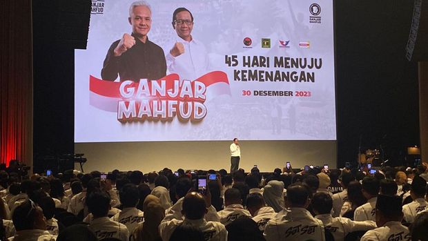 Cawapres Mahfud Md dalam acara bersama relawan di Djakarta Theater (Wildan/detikcom)