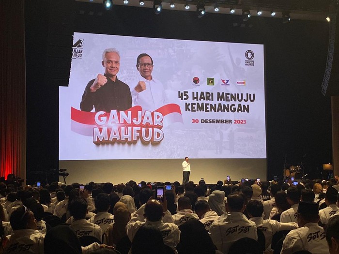 Cawapres Mahfud Md dalam acara bersama relawan di Djakarta Theater (Wildan/detikcom)