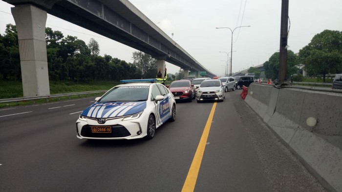 Contraflow Diberlakukan di Km 47 hingga Km 65 Tol Cikampek