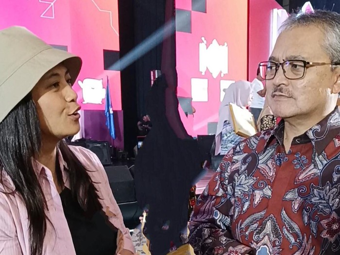 Korprodi S-1 Linguistik Indonesia UPN Jatim, Endang Sholihatin, dan E. Aminudin Aziz, Kepala Badan Pengembangan dan Pembinaan Bahasa