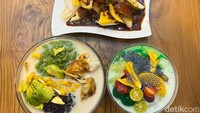 Ini dia makanan yang detikFood pesan di Es Kepal Mataram. Kami memesan menu-menu andalan, mulai dari Es Kepal Rainbow, Es Cendol Durian, hingga Rujak Gula Merah Melaka. Foto: Detikcom / Atiqa Rana