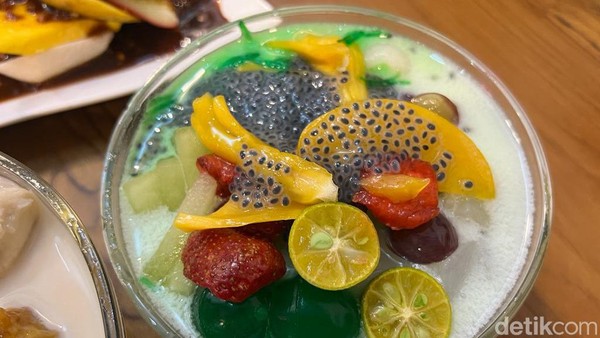 Segar! Es Kepal Rainbow hingga Es Cendol Durian dari Mataram