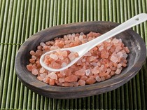 8 Perbedaan Garam Himalaya dan Garam Biasa, Serupa Tapi Tak Sama