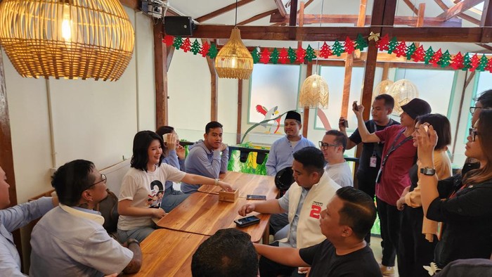 Gibran bertemu dengan dengan pelaku UMKM di Labuan Bajo (Adrial/detikcom)