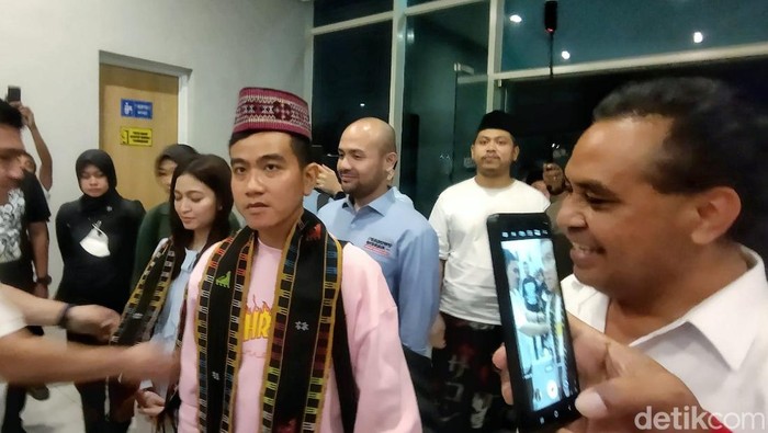 Gibran Rakabuming Raka tiba di Bandara Komodo, Labuan Bajo, Kabupaten Manggarai Barat, Nusa Tenggara Timur (NTT), Sabtu (30/12/2023) jam 00.10 Wita.
