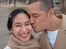 Happy Salma Ungkap Awalnya Tak Tahu Suami Bangsawan Bali
