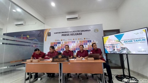 Kantor Imigrasi (Kanim) Kelas II TPI Singaraja rilis akhir tahun, Jumat (29/12/2023).